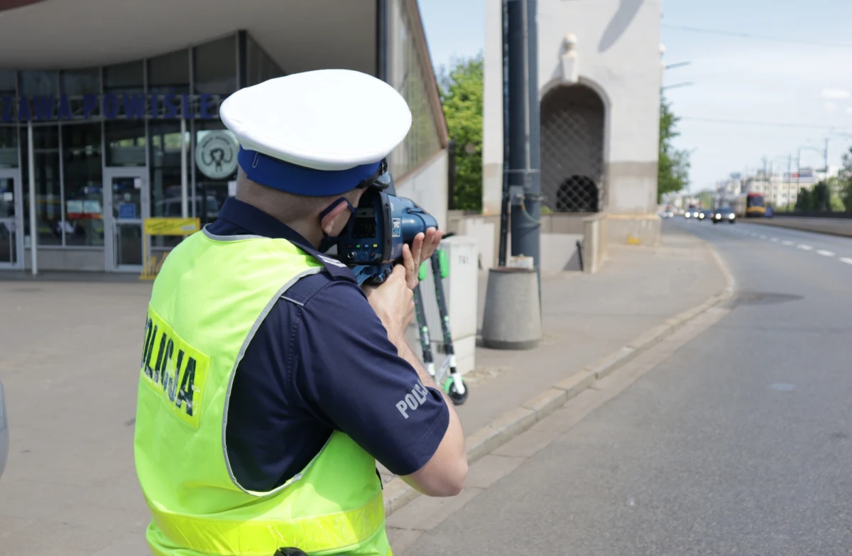 "Nie ma projektu ws. zmian wysokości mandatów, tylko jest szeroka dyskusja, która odbywa się również z organizacjami pozarządowymi; nie sądzę, żeby w najbliższych miesiącach ta dyskusja zakończyła się" - powiedział w piątek premier Mateusz Morawiecki.