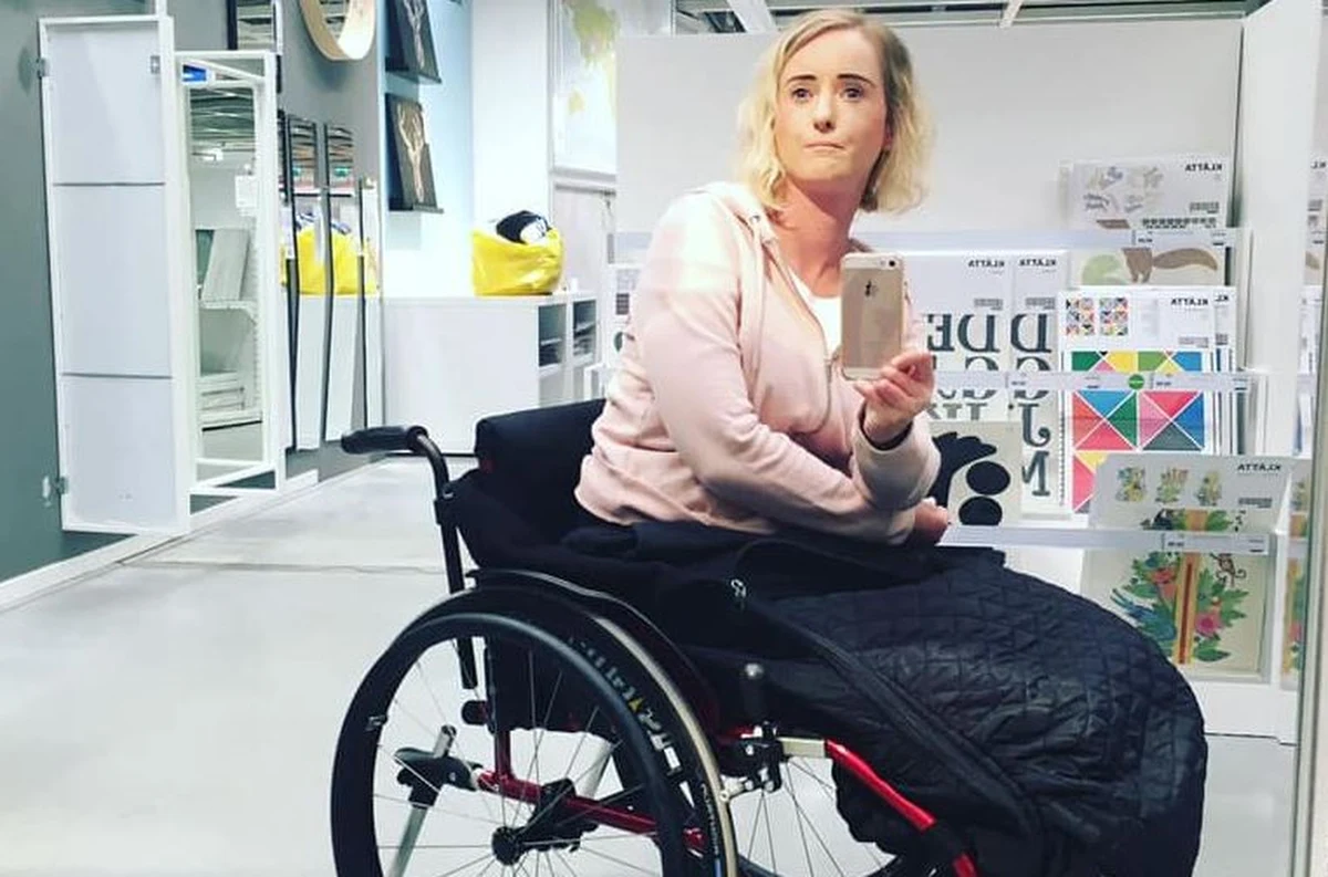 Fundacja ORLEN udzieli wsparcia Annie Derewienko – zapowiedział na Twitterze prezes koncernu Daniel Obajtek. To reakcja na zapowiedź fundacji Dum Spiro, Spero z Bydgoszcz, że ta nie będzie już pomagać niepełnosprawnej podopiecznej. Szefowa fundacji tłumaczy, że według jednego ze sponsorów podopieczna dopuściła się niestosownego zachowania. Derewienko twierdzi, że to kara za to, iż nie poparła Platformy Obywatelskiej przed wyborami prezydenckimi.