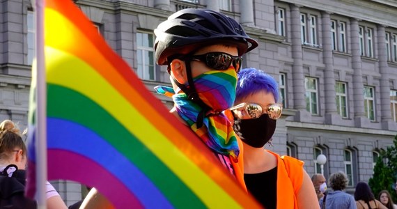 Groźba zawieszenia unijnych funduszy za dyskryminowanie mniejszości seksualnych poruszyła samorządowców. "Zostaliśmy źle zrozumiani", "źle wyszło" - usłyszał reporter RMF FM w samorządach, które przyjęły uchwały tworzące "strefy wolne od LGBT". 