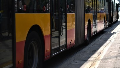 W Płocku pod kołami autobusu zginął 71-latek. Kierowca go nie zauważył