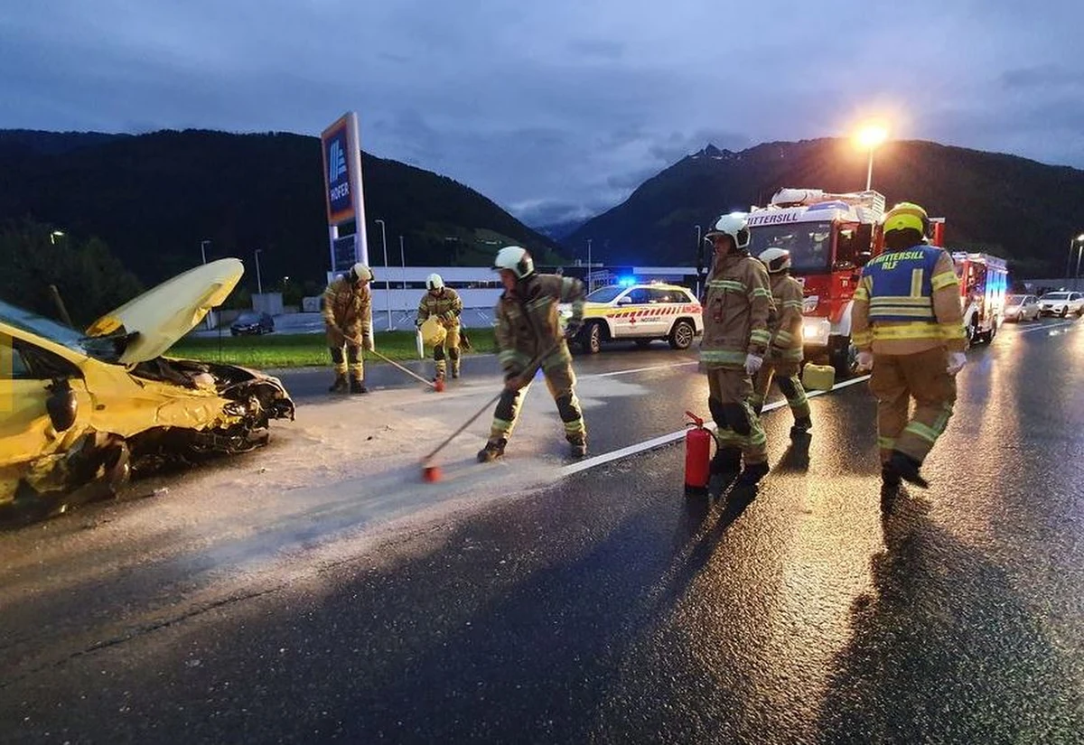 W mieście Mittersill w kraju związkowym Salzburg doszło do wypadku z udziałem czterech Polaków wieku od 22 do 47 lat. Przy wjeździe do miasta samochód nagle skręcił w lewo i wbił się w barierki. Mężczyźni trafili do szpitala.
