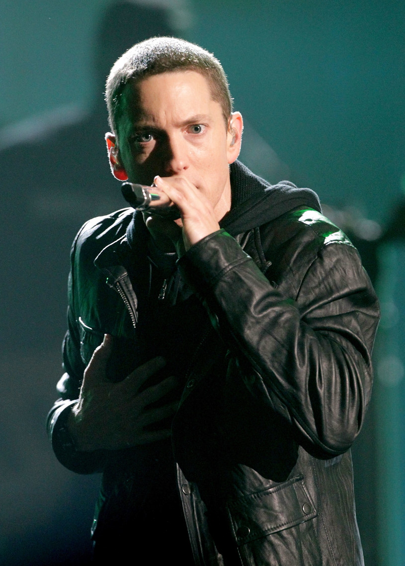 Uznany na całym świecie raper, Eminem, w nowej piosence skrytykował osoby, które nie noszą maseczek ochronnych. W utworze "The Adventures of Moon Man & Slim Shady" padły mocne słowa.