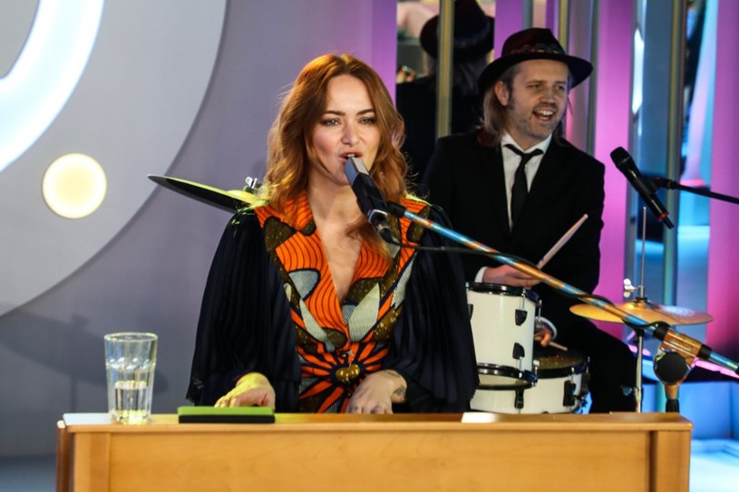 Do sieci trafił teledysk do trzeciego i zarazem tytułowego singla z płyty "Przebudzenie". Anię Rusowicz w nagraniu gościnnie wsparła Paulina Przybysz.