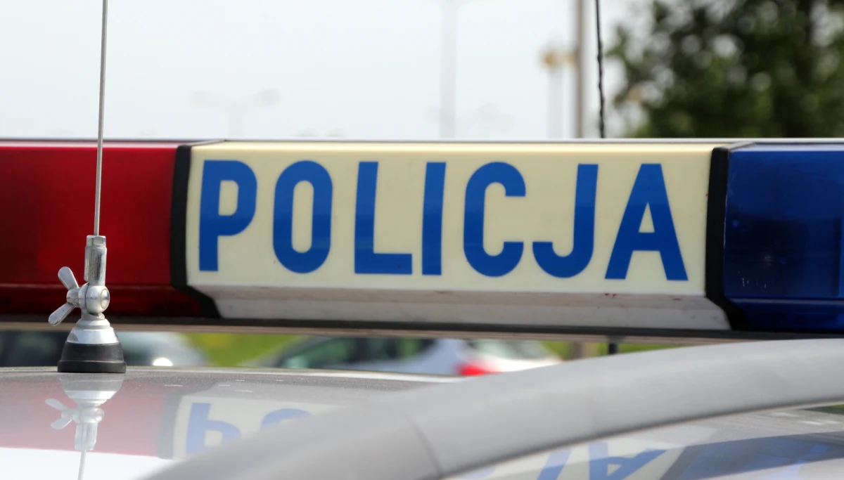 46-letni mężczyzna odpowie przed sądem za to, że groził podłożeniem bomby w lokalu wyborczym w Słupi Koneckiej (świętokrzyskie). Na miejscu interweniowali policyjni pirotechnicy. Mężczyzna, obywatel Ukrainy, miał blisko 3 promile alkoholu w organizmie.