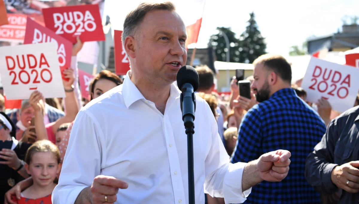 „Dziękuję z całego serca wszystkim moim rodakom” – to pierwsze słowa Andrzeja Dudy po ogłoszeniu wstępnych sondażowych wyników II tury wyborów. "Obiecuję, że Pałac Prezydencki nadal będzie otwarty dla ludzi o różnych poglądach, różnych przekonaniach" 
 - mówił prezydent, podczas wieczoru wyborczego w Pułtusku. Ubiegający się o reelekcję Duda zyskał 50,4 proc., Rafał Trzaskowski - 49,6 proc. 