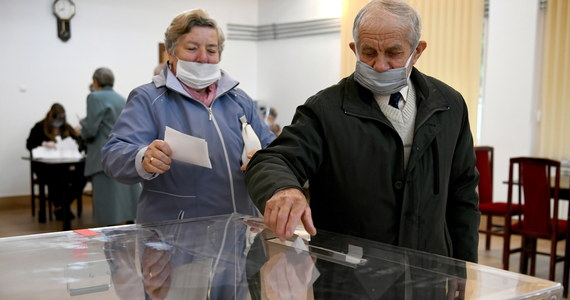 Rafał Trzaskowski wygrał z Andrzejem Dudą wśród wyborców do 49. roku życia - wynika z sondażu Ipsos dla TVP, TVN i Polsatu. Urzędujący prezydent największą przewagę nad kandydatem KO uzyskał wśród osób powyżej 50. roku życia - poparła go ponad połowa wyborców.