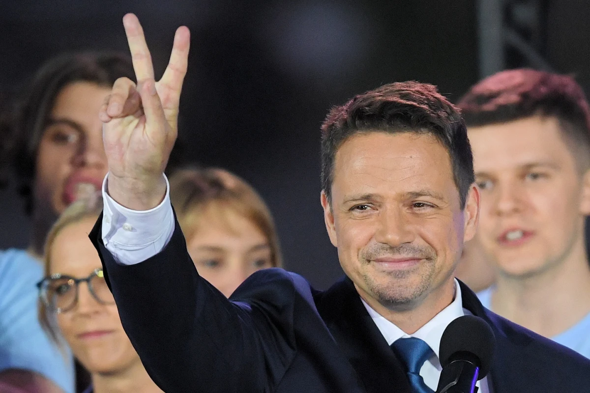 W czterech z pięciu województw, gdzie Szymon Hołownia uzyskał 28 czerwca najlepsze wyniki, w II turze wygrywa kandydat KO Rafał Trzaskowski - wynika z danych PKW pochodzących z 99,97 proc. obwodów. Wyjątkiem jest Podlasie, jednak i tam Trzaskowskiego poparło dwa razy więcej osób niż dwa tygodnie temu.