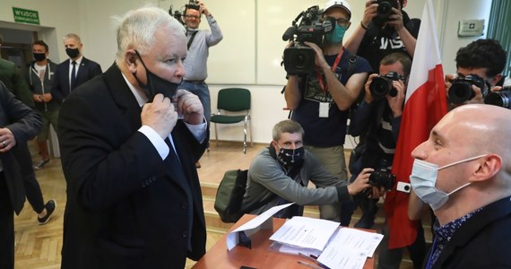 Prezes Prawa i Sprawiedliwości Jarosław Kaczyński spędził niedzielny wieczór wyborczy na Jasnej Górze – potwierdził rzecznik sanktuarium o. Michał Legan. Polityk był tam także dwa tygodnie wcześniej, podczas pierwszej tury wyborów prezydenckich.