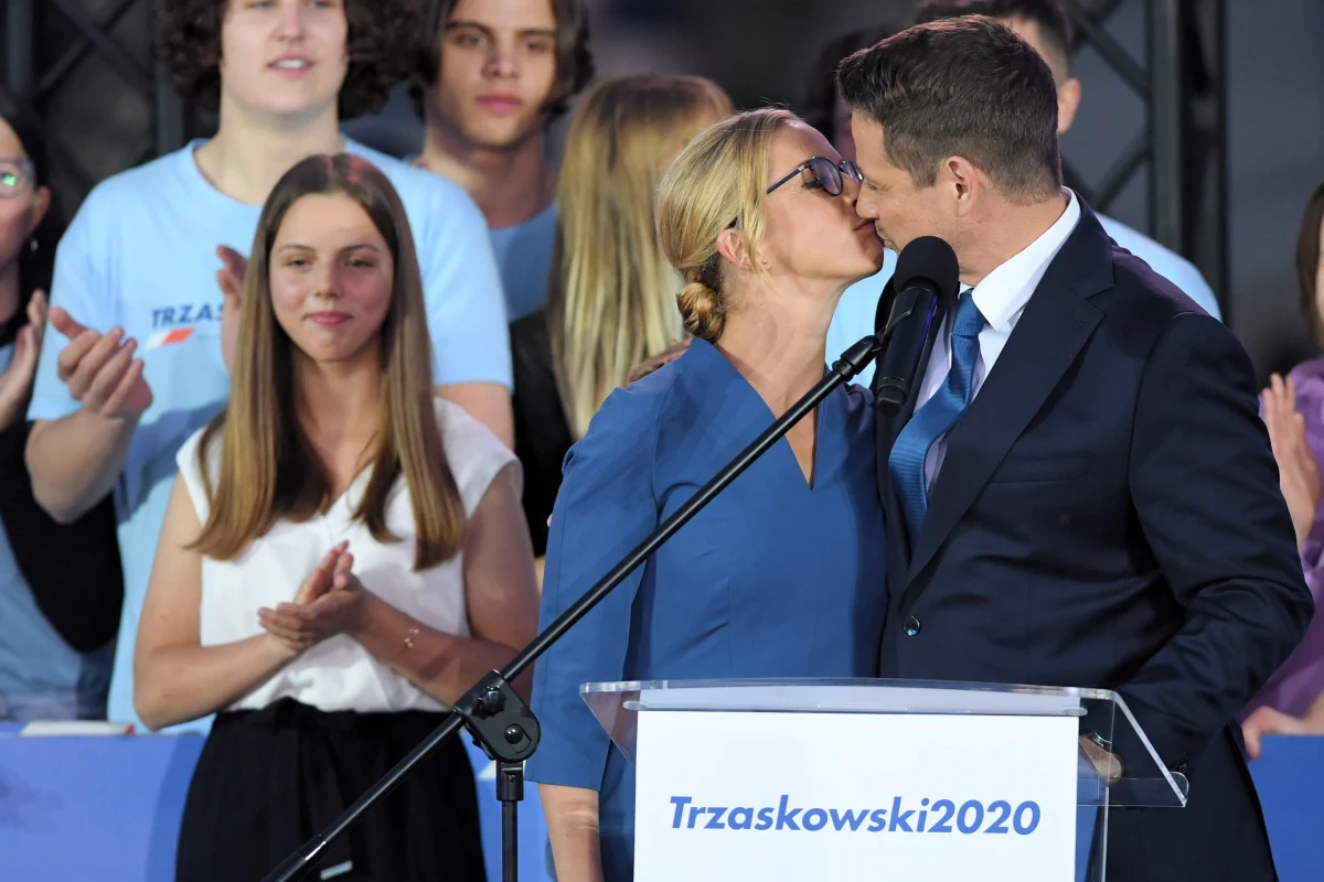 Będę dalej działać i angażować się w sprawy kobiet w Polsce – zadeklarowała w poniedziałek żona Rafała Trzaskowskiego, Małgorzata. "Tej energii nie można teraz zmarnować" - podkreśliła Trzaskowska. Zapowiedziała, że o szczegółach poinformuje już wkrótce.