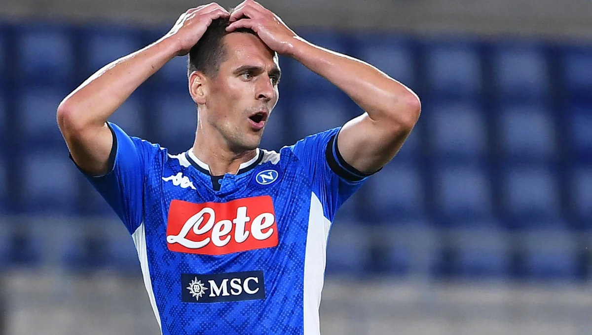 Tottenham nie rezygnuje z Arkadiusza Milika - informują angielskie media. Londyńczycy pozostają w walce o reprezentanta Polski i są gotowi włączyć do operacji Lucasa Mourę. O Milika zabiega też Juventus.