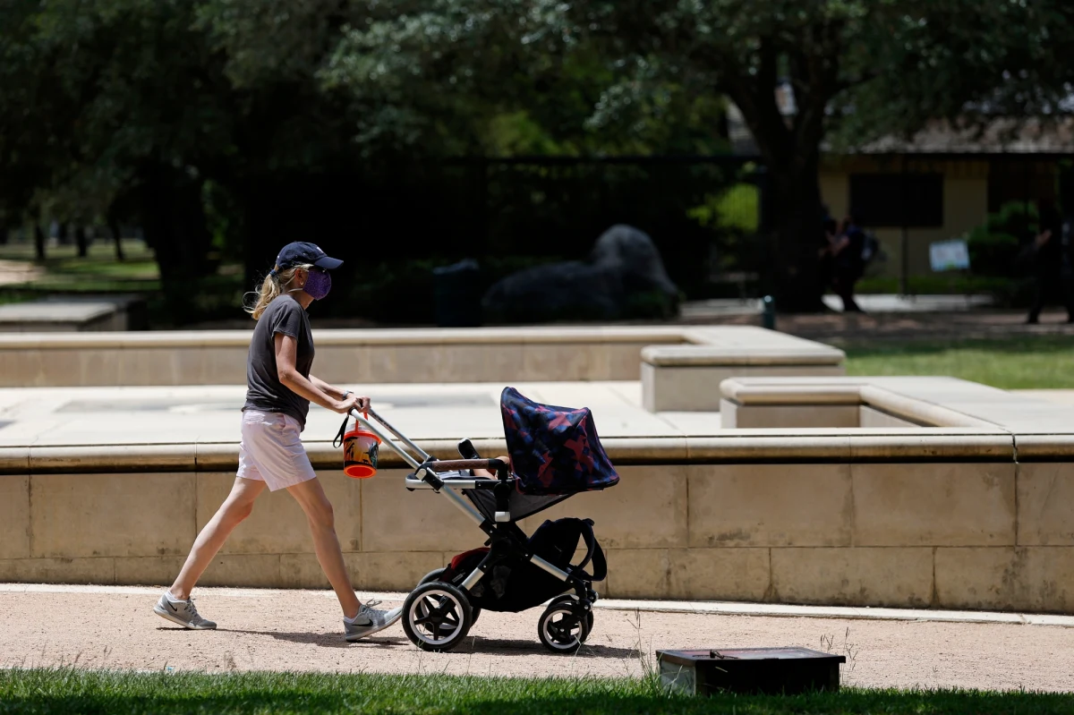 Miejski wydział zdrowia w Nowym Jorku ostrzega przed rosnącą liczbą młodych ludzi w wieku od 20 do 29 lat zakażonych koronawirusem . Powodem jest - wiele na to wskazuje - nieprzestrzeganie zasad dystansu społecznego oraz podstawowych - w przypadku Covid-19 - środków ostrożności.
