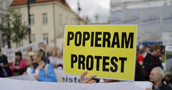 Medycy zapowiadają protest przeciw zaostrzeniu kodeksu karnego, choć resort zapewnia, że przepis ich nie dotyczy - pisze we wtorek "Rzeczpospolita".