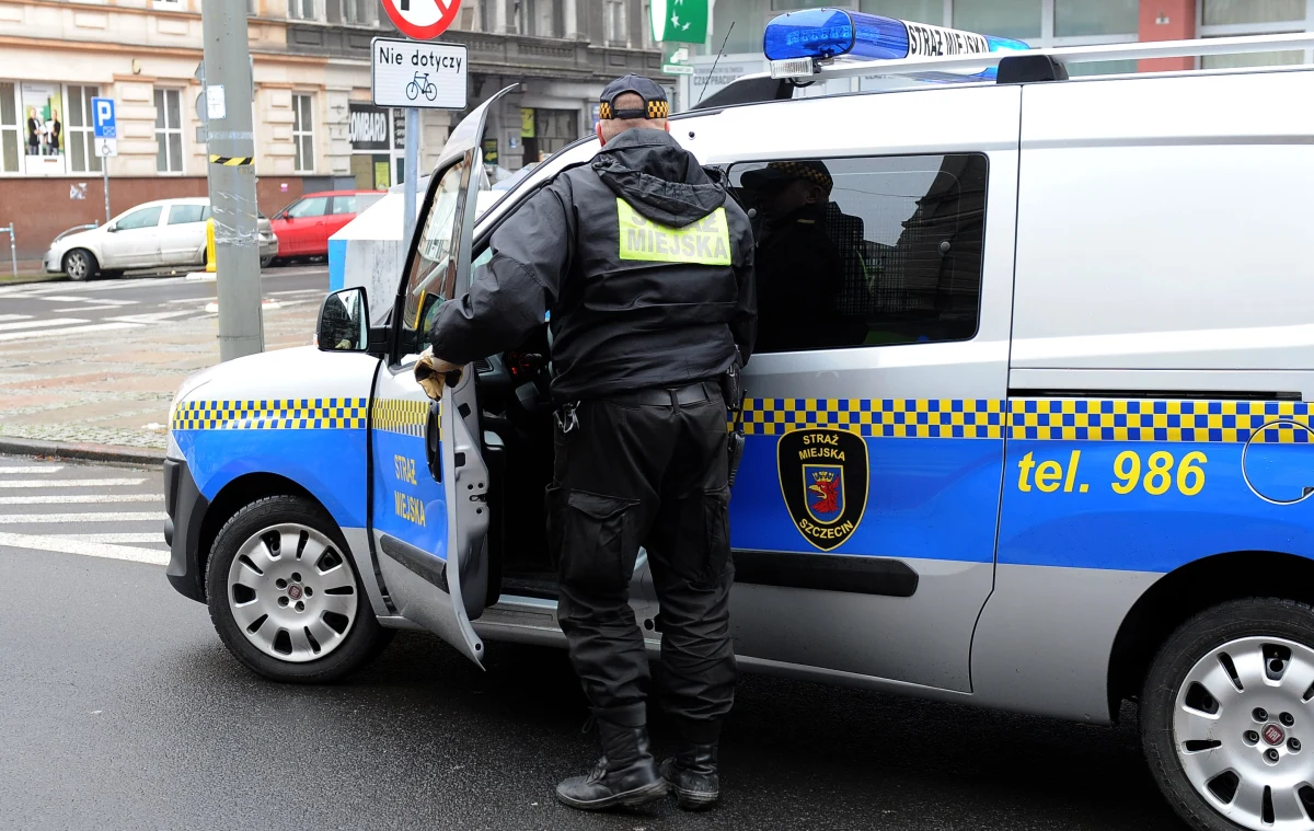 Po czterech miesiącach przerwy spowodowanej koronawirusem w Szczecinie od dziś wraca pobór opłat za parkowanie w centrum. Opłaty za parking powracają także na pl. Orła Białego. Tam obowiązują jednak inne stawki.