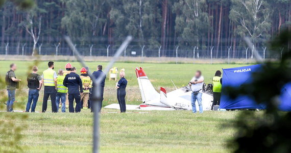 Tragiczny wypadek na lotnisku w Bydgoszczy. Rozbiła się tam awionetka. Nie żyją dwie osoby. Do zdarzenia doszło podczas lotu szkoleniowego.
