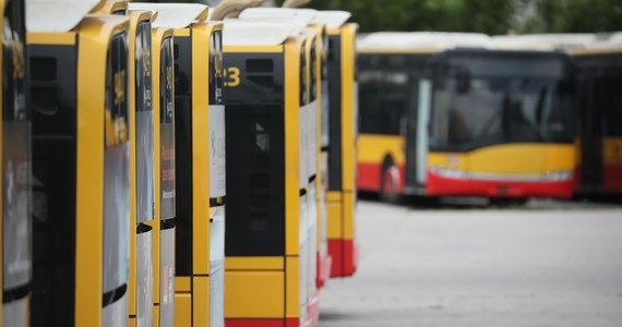 Już niebawem pasażerów w Warszawie znowu mogą zacząć wozić autobusy Arrivy. Decyzja najprawdopodobniej zapadnie w ciągu kilku dni. Kursy autobusów tego przewoźnika zawieszono po dwóch wypadkach. W jednym kierowca prowadził pod wpływem narkotyków, a drugi był o to podejrzewany. Ostatecznie testy wykazały, że zażywał narkotyki, ale nie bezpośrednio przed kursem. 