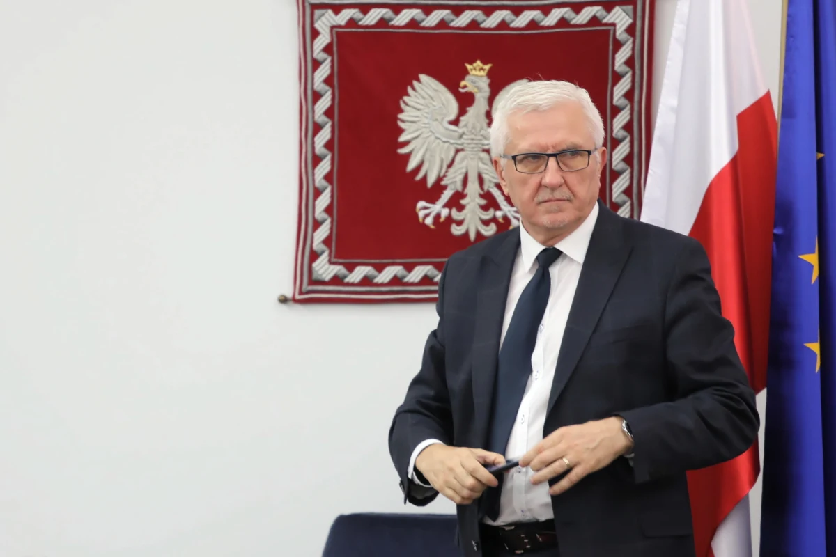 „Myślę, że przyszedł czas, kiedy trzeba mówić mocno i odważnie. PiS ma przewagę nad swoją konkurencją polityczną, że przekracza wszelkie granice i wszelkie bariery (…). Uważam, że jeżeli jeszcze żyjemy w wolnym kraju to czas mówić dosadnie i mocno: tak, uważam, że Polacy zostali oszukani” – tak swój emocjonalny wpis internetowy dotyczący wyników wyborów prezydenckich skomentował w rozmowie w samo południe w RMF FM Wadim Tyszkiewicz.