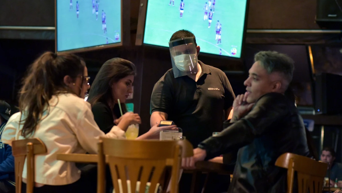 Jak poinformowało ministerstwo zdrowia Brazylii w środowym raporcie podczas ostatniej doby zarejestrowano 39 924 nowych przypadków koronawirusa, tym samym bilans osób zakażonych wzrósł do 1 996 748.