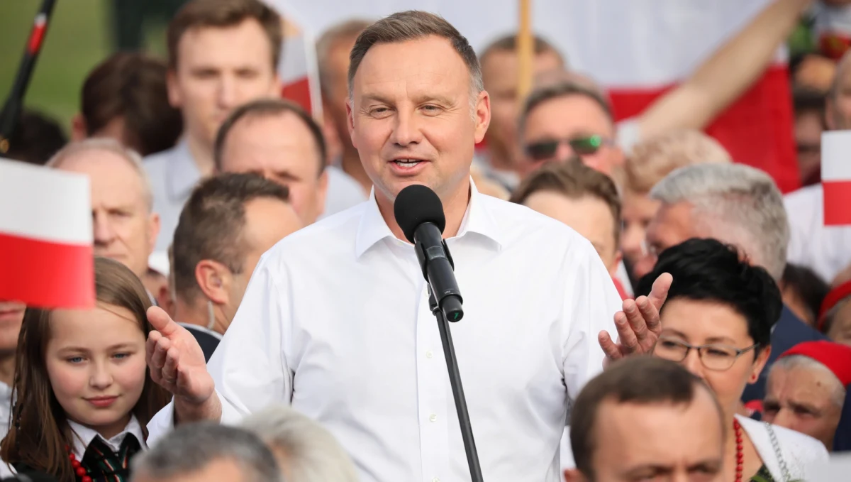 Będzie więcej osób ukaranych za wpadkę z telefonem rosyjskich prowokatorów do prezydenta Andrzeja Dudy - dowiedzieli się nieoficjalnie dziennikarze RMF FM. Ukarany zostanie nie tylko pracownik Stałego Przedstawicielstwa RP przy Narodach Zjednoczonych, o którym już wczoraj mówił koordynator służb specjalnych.