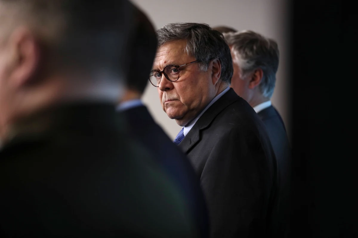 Prokurator generalny USA William Barr zarzucił amerykańskim gigantom technologicznym - jak Google, Microsoft i Apple - "kolaborację z Komunistyczną Partią Chin". Stwierdził również, że firmy te "pozwoliły sobie na bycie pionkami chińskich wpływów". Hollywood oskarżył natomiast o "płaszczenie się" przed Pekinem.