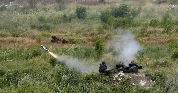 W Rosji rozpoczął się w piątek niezapowiedziany sprawdzian gotowości wojsk z udziałem blisko 150 tys. ludzi i ponad 26 tys. jednostek broni i sprzętu. Armia przeprowadzi 56 ćwiczeń taktycznych na poligonach lądowych i morskich, w tym na Morzu Czarnym.