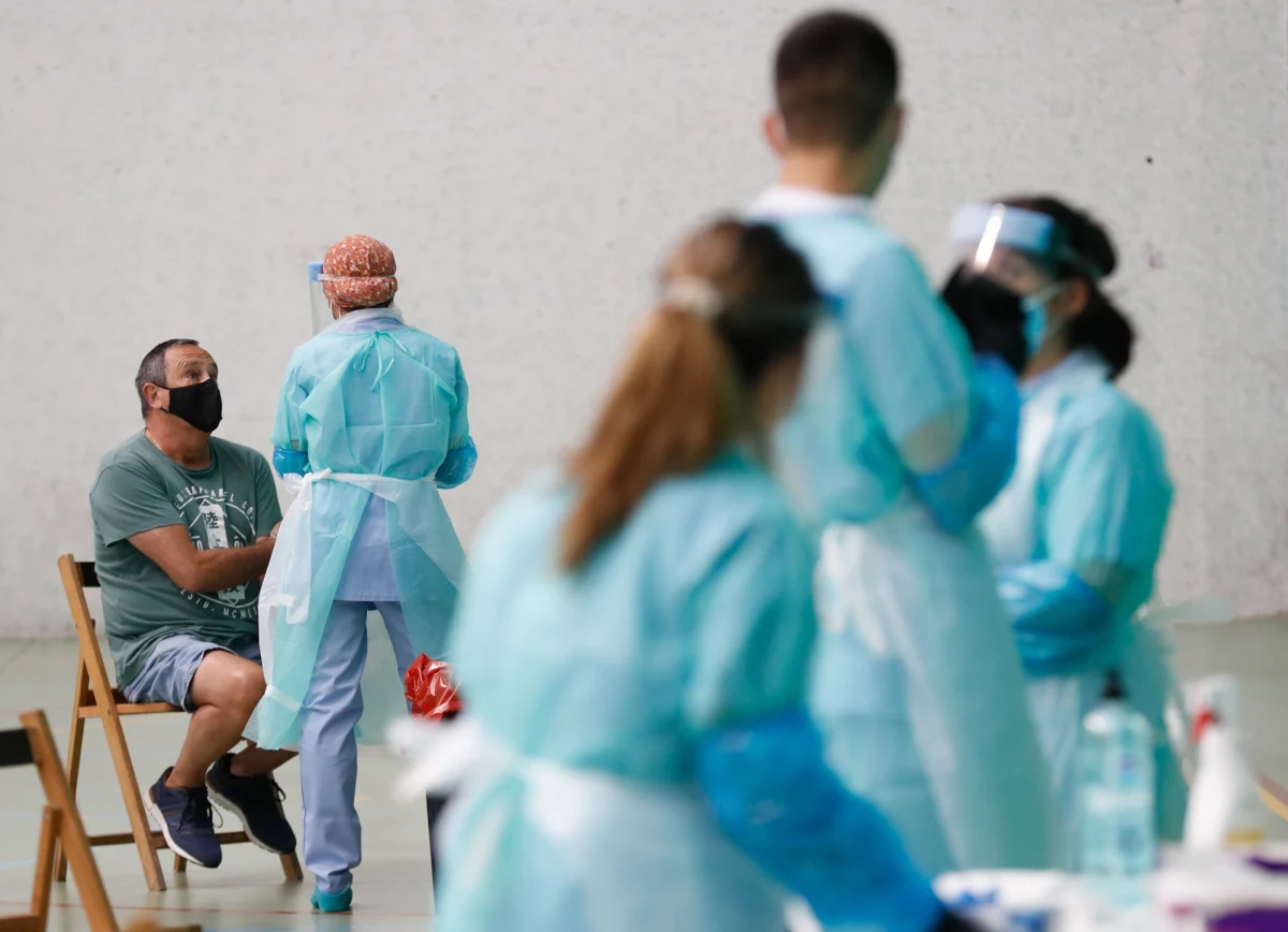 Naukowcy z Australii opracowali test, który może określić nową infekcję koronawirusem w ok. 20 minut przy użyciu próbek krwi, co - jak mówią – jest przełomem. W piątek na łamach fachowego pisma opublikowali artykuł w tej sprawie.