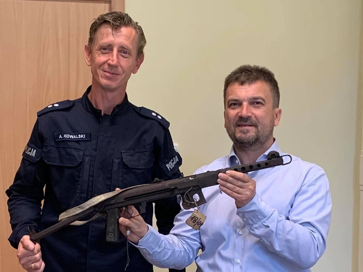 Radzieckiej produkcji pistolet maszynowy PPS, popularnie zwany pepeszą trafił do Muzeum Oręża Polskiego w Kołobrzegu. Pistolet przekazała komenda policji z Białogardu, gdzie zalegał w magazynie. Policjanci zarekwirowali ją komuś, kto posiadał popularna pepeszę bez pozwolenia. 