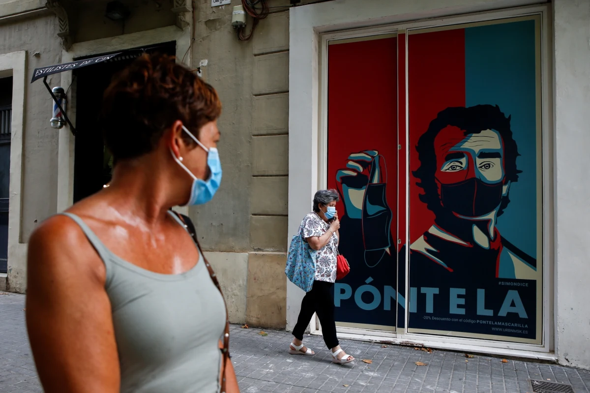 Dystans społeczny zostanie skrócony z 2 m do 1,5 m. W targach i konferencjach będzie mogło uczestniczyć więcej osób, a na obiektach sportowych limit publiczności zostanie podwyższony do 50 proc. Tak wynika z projektu rozporządzenia Rady Ministrów.