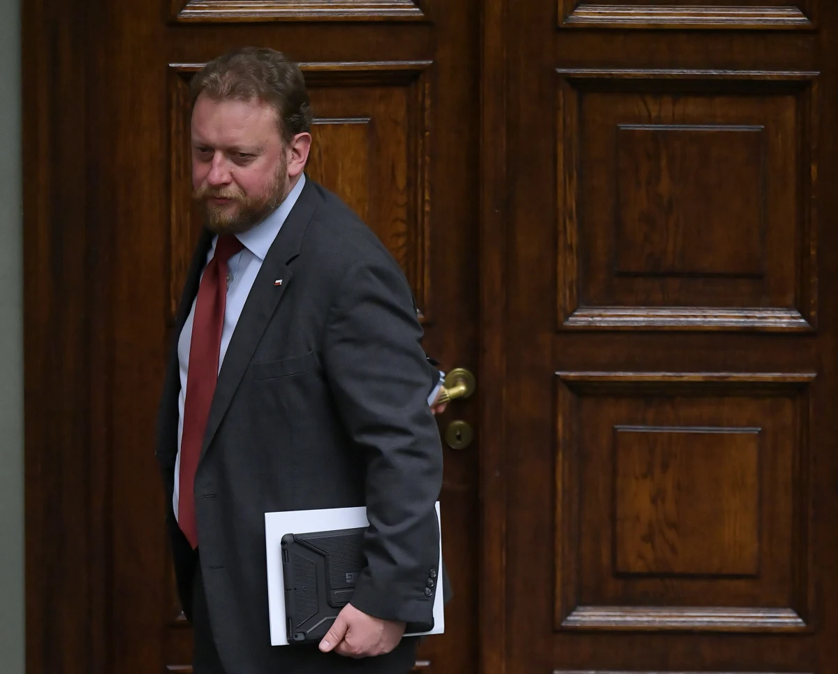 Nie, nie ma dosyć broń Boże Ministerstwa Zdrowia, teraz stało się ono jeszcze bardziej wdzięczne - mówił w Polsat News szef tego resortu Łukasz Szumowski, komentując spekulacje o jego ewentualnej dymisji. Odnosząc się do nowych zakażeń koronawirusem podkreślił, że ich źródłem pozostają głównie zakłady pracy.