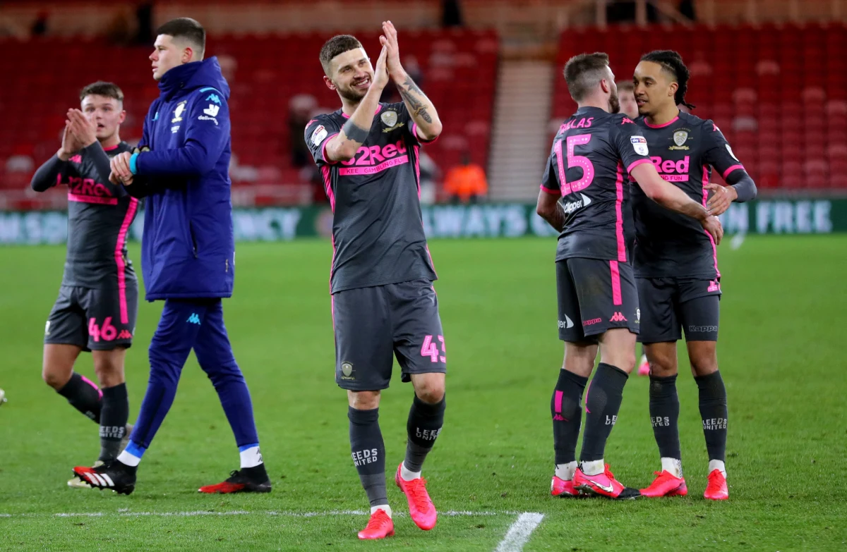 Bez wychodzenia na boisko drużyna Leeds United, której piłkarzem jest Mateusz Klich, zyskała gwarancję awansu do Premier League: wszystko za sprawą porażki wicelidera West Bromwich Albion. Ekipa Kamila Grosickiego przegrała na wyjeździe z Huddersfield Town.