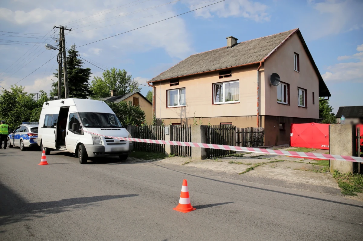 Tragedia w miejscowości Dzierzgów w powiecie łowickim w Łódzkiem - nie żyje 16-letnia dziewczyna. Mimo natychmiastowej pomocy, udzielonej przez świadków i służby medyczne, nastolatki nie udało się uratować. Policja w tej sprawie zatrzymała już 22-letniego mężczyznę.