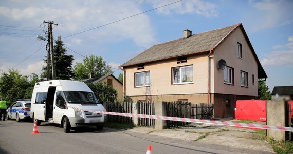 Tragedia w miejscowości Dzierzgów w powiecie łowickim w Łódzkiem - nie żyje 16-letnia dziewczyna. Mimo natychmiastowej pomocy, udzielonej przez świadków i służby medyczne, nastolatki nie udało się uratować. Policja w tej sprawie zatrzymała już 22-letniego mężczyznę.