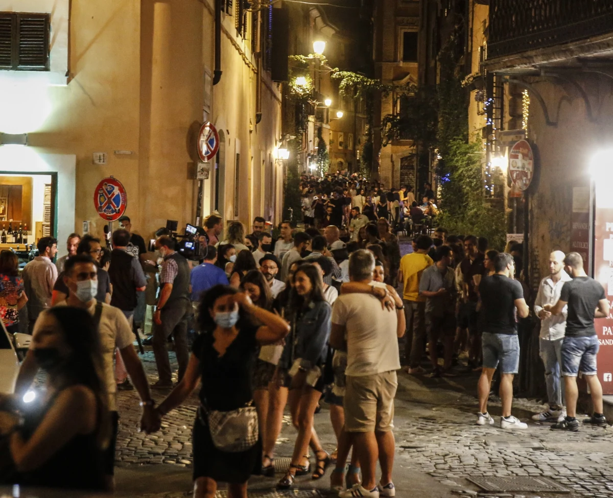 Mimo nowych przypadków koronawirusa sytuacja epidemiologiczna we Włoszech jest pod kontrolą, a kraj radzi sobie najlepiej w Europie - uważa szef Rady Służby Zdrowia profesor Franco Locatelli. Zaapelował o czujność i przestrzegł przed sianiem paniki.