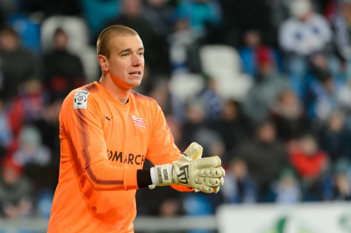 Były reprezentacyjny bramkarz Grzegorz Sandomierski znalazł się wśród trzech piłkarzy CFR Cluj zakażonych koronawirusem. Na Covid-19 zachorowali także trzej trenerzy współpracujący z głównym szkoleniowcem Danem Petrescu.