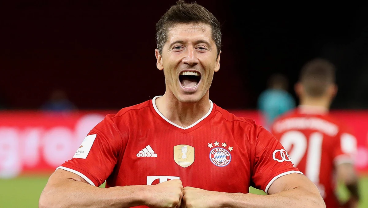 Magazyn France Football poinformował, że w tym roku nie przyzna nagrody „Złotej Piłki” dla najlepszego piłkarza. Jednym z głównych faworytów do tej prestiżowej nagrody był Robert Lewandowski.