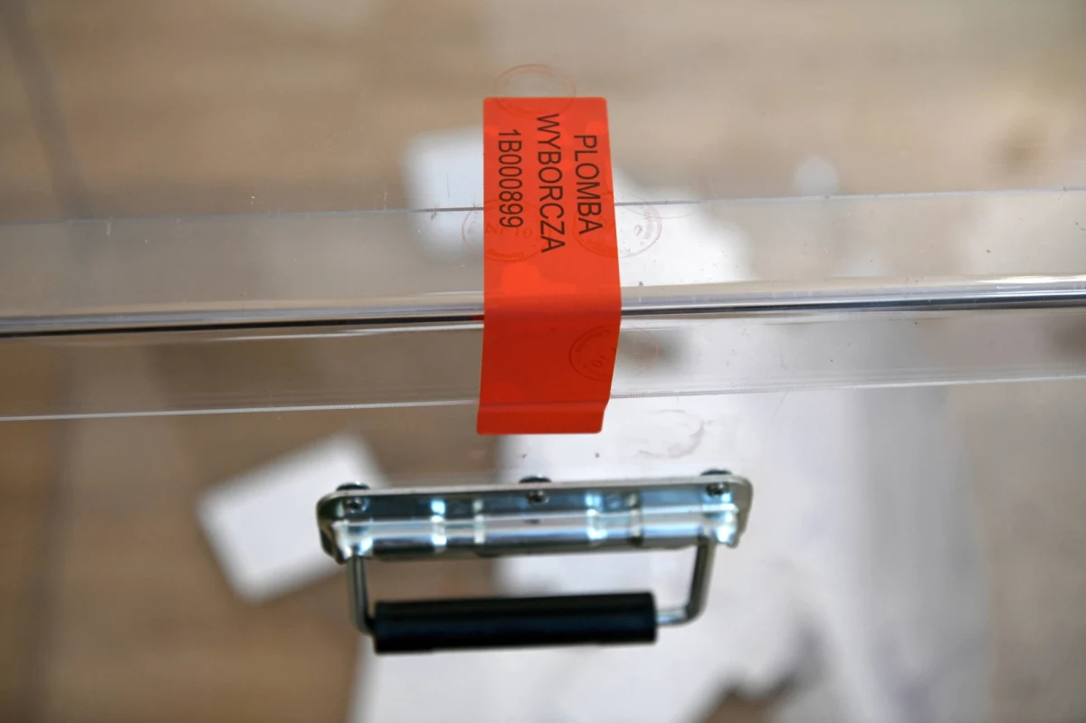 Do Sądu Najwyższego trafiło już około 6 tysięcy protestów wyborczych związanych z niedawnymi wyborami prezydenckimi. A na tym zapewne nie koniec: poczta i polskie placówki dyplomatyczne wciąż bowiem dostarczają do SN nowe pisma. Dla porównania: po wyborach prezydenckich z maja 2015 roku - w których II turze Andrzej Duda pokonał Bronisława Komorowskiego - do Sądu Najwyższego wpłynęło… 58 protestów.