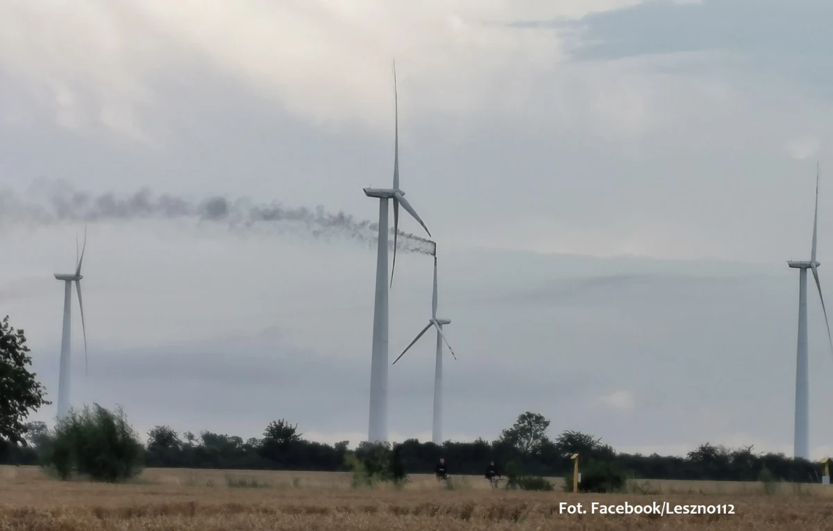 Niecodzienne wezwanie otrzymali wielkopolscy strażacy: najprawdopodobniej w wyniku uderzenia pioruna w miejscowości Ciołkowo w powiecie gostyńskim zapaliło się śmigło wiatraka. Stało się to na wysokości około 160 metrów - poza zasięgiem strażackiego sprzętu, zapadła więc decyzja o wezwaniu do akcji gaśniczej śmigłowca z Bielska-Białej.