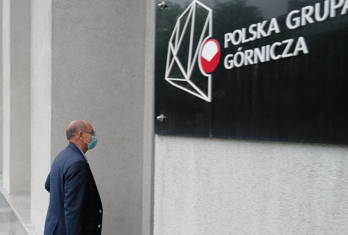 Przedstawiciele górniczych central związkowych nie pojadą na rozmowy do Warszawy. To twarda odpowiedź na propozycję resortu Jacka Sasina. Ministerstwo Aktywów Państwowych proponowało przeprowadzenie rozmów w najbliższy czwartek. Rozmowy miały dotyczyć restrukturyzacji Polskiej Grupy Górniczej, ministerstwo zaproponowało przeprowadzenie ich w Warszawie.