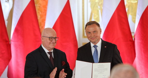 Andrzej Duda odebrał uchwałę Państwowej Komisji Wyborczej o wyborze go na prezydenta. 6 sierpnia złoży przed Zgromadzeniem Narodowym w Sejmie przysięgę i obejmie urząd prezydenta RP na drugą kadencję.