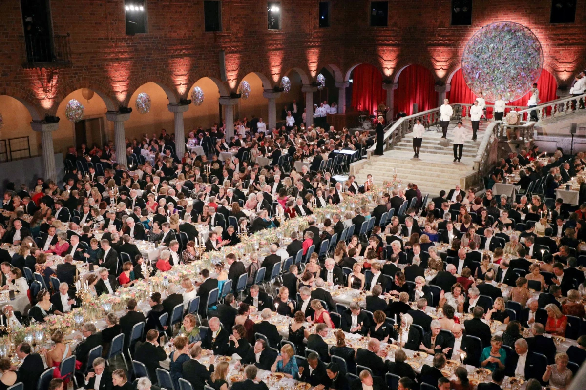 W związku z epidemią koronawirusa 10 grudnia w Sztokholmie nie odbędzie się tradycyjny bankiet noblowski - poinformowała we wtorek Fundacja Noblowska. Ogłoszenie laureatów nagród Nobla ma się odbyć bez przeszkód na początku października.