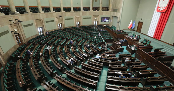 Zaprzysiężenie Andrzeja Dudy na drugą kadencję przed Zgromadzeniem Narodowym odbędzie się zgodnie z tradycją - w sali plenarnej Sejmu. Konieczne będzie zachowanie względów bezpieczeństwa.