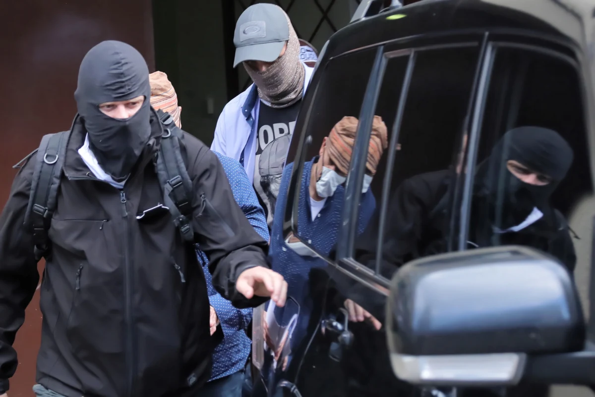 Przewodniczący Platformy Obywatelskiej Borys Budka domaga się informacji na temat tego, czy sprawa Sławomira Nowaka nie była pretekstem do inwigilowania polityków opozycji i zdobywania w nielegalny sposób informacji na temat kampanii wyborczej Rafała Trzaskowskiego. "Rzeczpospolita" twierdzi, że materiał dowodowy, jaki zgromadzono w śledztwie ws. Nowaka jest mocny – opiera się głównie na zabezpieczonych rozmowach na szyfrowanych komunikatorach, dzięki zastosowaniu systemu inwigilacji Pegasus. 