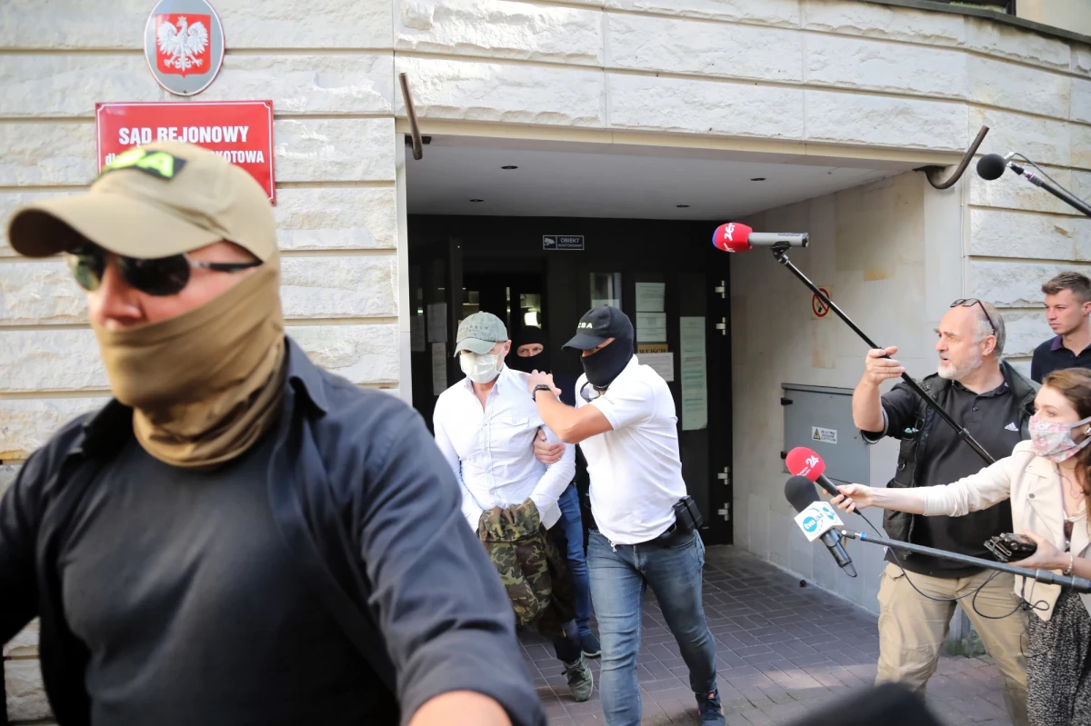 Zatrzymanie mogło być celowo opóźniane - wynika z rozmowy naszego reportera z mecenasem Antonim Kania-Sieniawskim, który reprezentuje Sławomira Nowaka. 