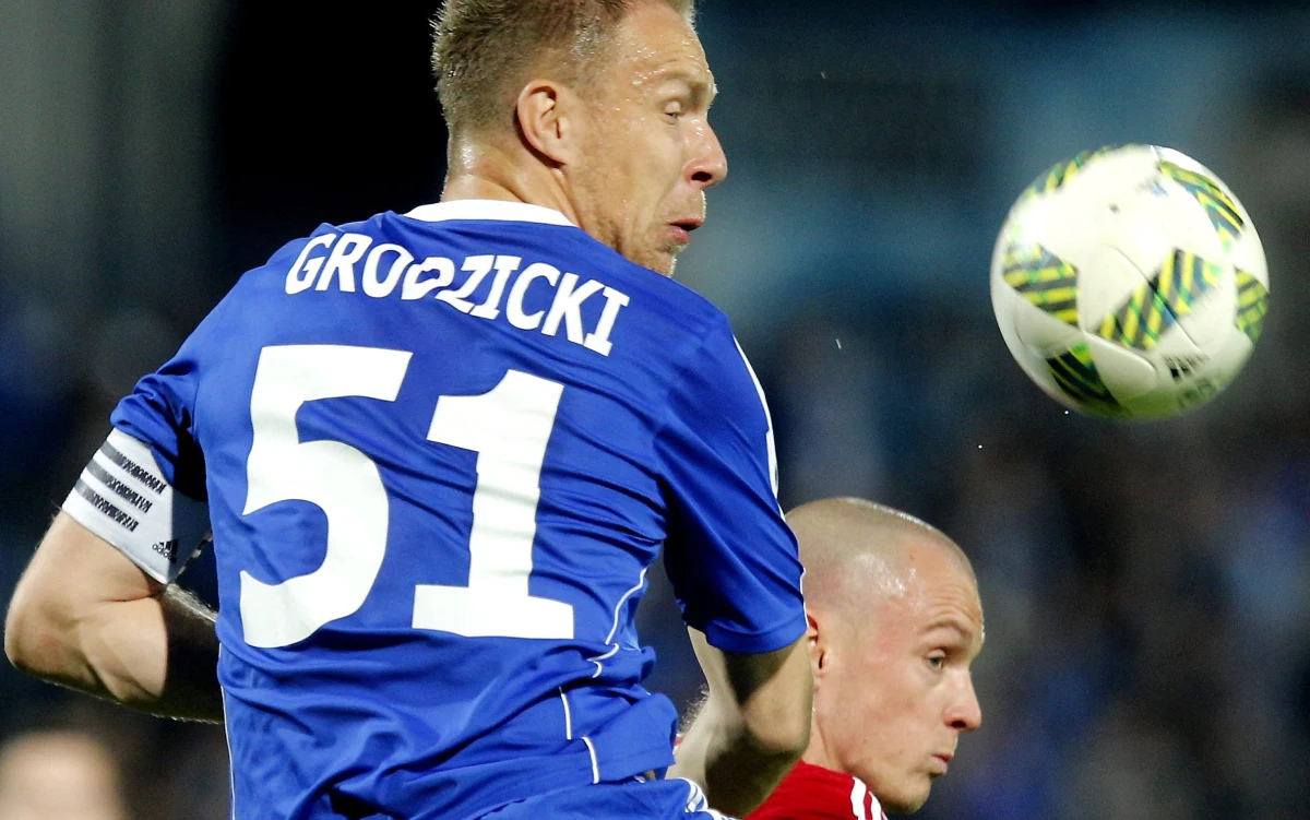 "To jest mecz o wszystko. Nie ma kalkulacji. Obie drużyny chcą zdobyć trofeum. Czasami niełatwo poradzić sobie z taką presją" - mówi RMF FM Rafał Grodzicki. Doświadczony obrońca, występuje obecnie w Motorze Lublin, a to właśnie w tym mieście wieczorem w finale Pucharu Polski zagrają Cracovia i Lechia Gdańsk. Grodzicki w przeszłości trzy razy walczył w finałowej rywalizacji o to trofeum, ale nigdy nie udało mu się zdobyć pucharu. 