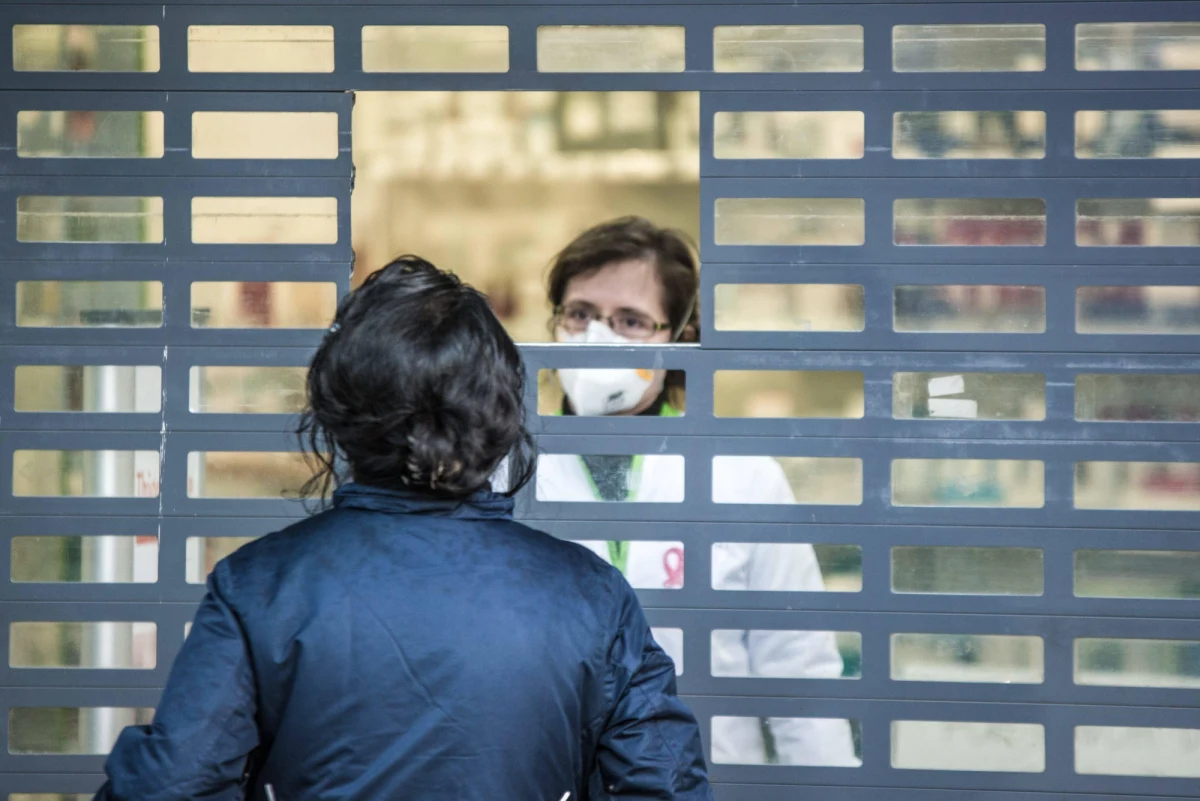 Premier Belgii Sophie Wilmes poinformowała, że rząd zaostrza środki bezpieczeństwa w związku ze wzrostem liczby zakażeń koronawirusem i wprowadza nakaz noszenia masek "w miejscach licznie uczęszczanych" jak sklepy, ulice handlowe, czy budynki publiczne.