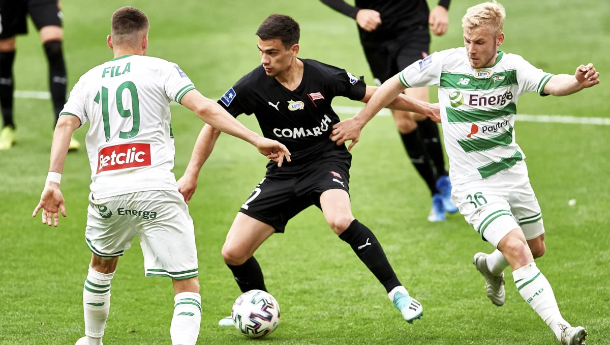 Finał piłkarskiego Pucharu Polski odbędzie się po raz pierwszy od dawna poza Warszawą, jednak emocji nie powinno zabraknąć. Piłkarze broniącej trofeum Lechii Gdańsk zmierzą się w piątek o godz. 20 w Lublinie z debiutującą w decydującym meczu tych rozgrywek Cracovią.