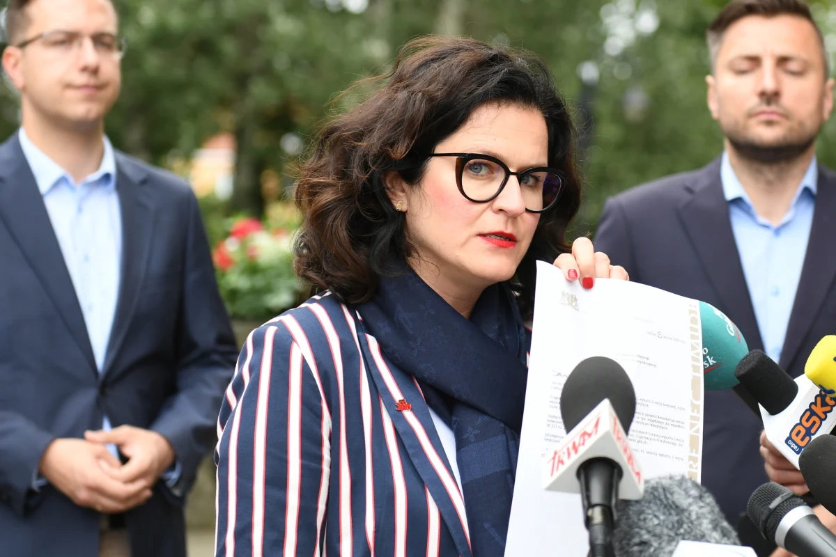 Kolejny spór o obchody rocznicy wybuchu II wojny światowej. "Uroczystości zorganizuje Wojsko Polskie. Odpolitycznimy Westerplatte” - napisał na Twitterze szef resortu obrony Mariusz Błaszczak. Władze Gdańska, które powysyłały już zaproszenie na organizowane przez miasto uroczystości, są zaskoczone deklaracją ministra obrony narodowej. 