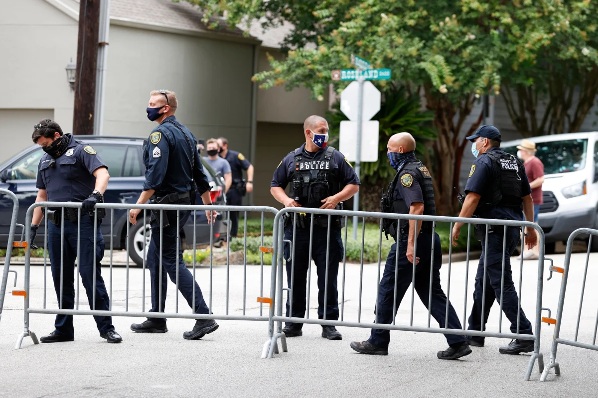 Amerykańskie służby weszły w piątek po południu czasu miejscowego do chińskiego konsulatu w Houston. Wcześniej opuścili go dyplomaci. We wtorek władze USA dały Chińczykom trzy dni na opuszczenie tej placówki.