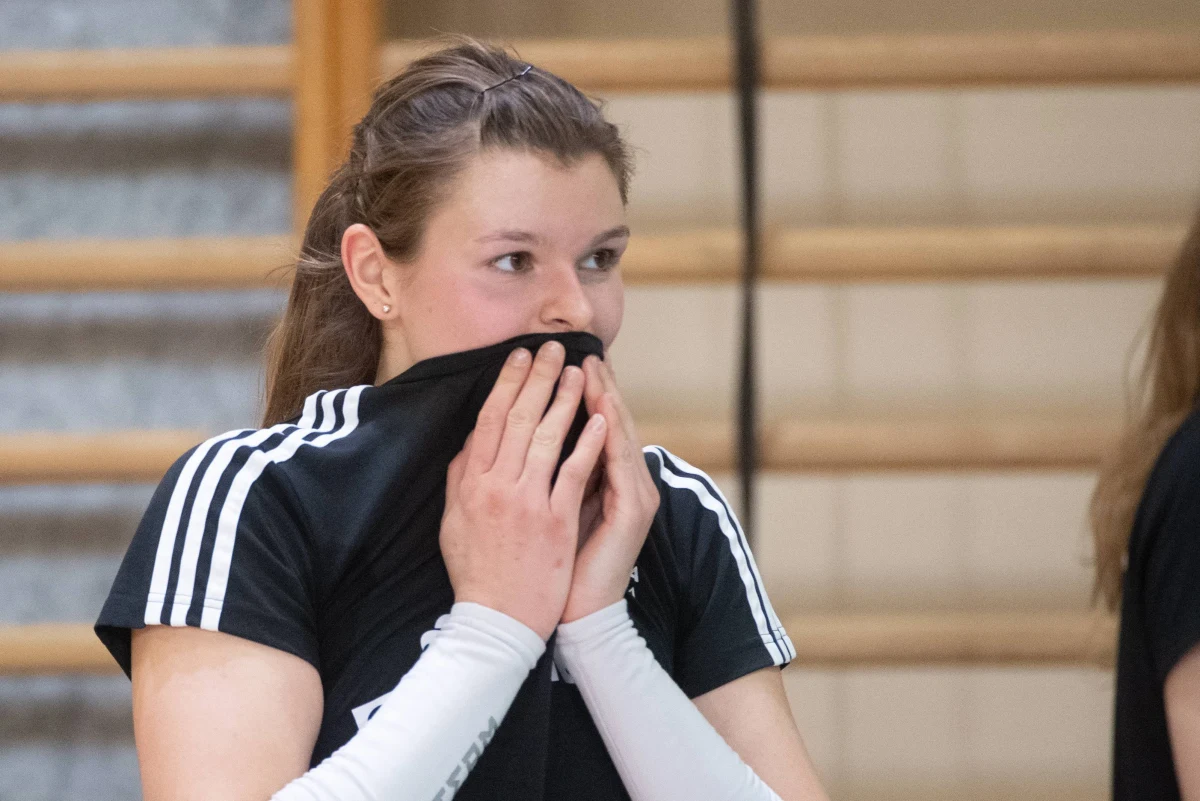 Polskie siatkarki w Szczyrku przygotowują się do towarzyskiego dwumeczu ze Szwajcarkami w Łodzi. Wcześniej biało-czerwone dwa razy pokonały Czeszki. W Beskidach Polki trenują z krótką przerwą już od 4 czerwca. Jest to drugie zgrupowanie dla Moniki Fedusio. Z nową zawodniczką Grot Budowalnych Łódź o tym, jak czuje się w kadrze i co chce jeszcze poprawić w swoim graniu, rozmawiał Wojciech Marczyk z redakcji sportowej RMF FM.