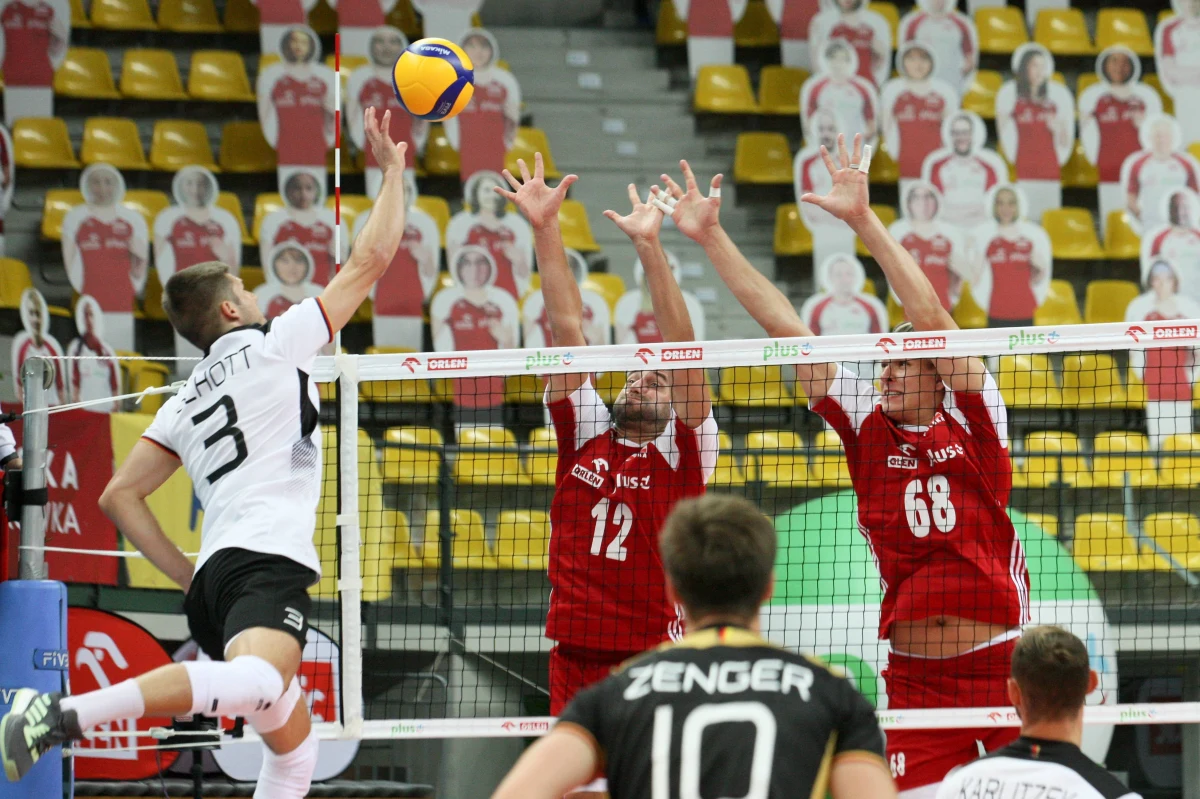 Nie odbędą się zaplanowane na niedzielę i poniedziałek (26-27 lipca) towarzyskie mecze reprezentacji siatkarzy z Estonią w Łodzi - poinformował Polski Związek Piłki Siatkowej. W tej sytuacji biało-czerwoni rozegrają spotkania wewnętrzne.