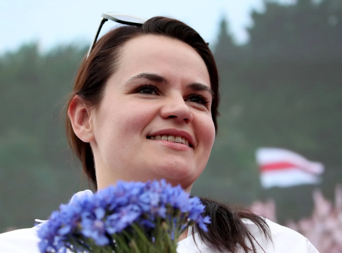 Swiatłana Cichanouska nieoczekiwanie stała się główną rywalką Alaksandra Łukaszenki w obecnej kampanii wyborczej. Na wiece z jej udziałem, nawet na prowincji, przychodzą tysiące ludzi. Eksperci zastanawiają się, czy władze ulegną pokusie usunięcia jej z wyborów.